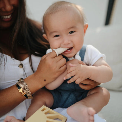 Mushie Tandenborstel Sand/Cambridge Blue koop je bij Babywinkel