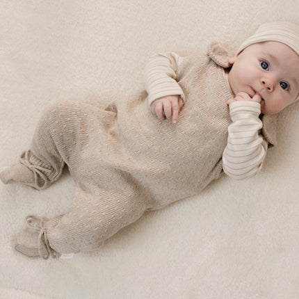Little Dutch Babymutsje Soft Beige Stripe koop je bij Babywinkel