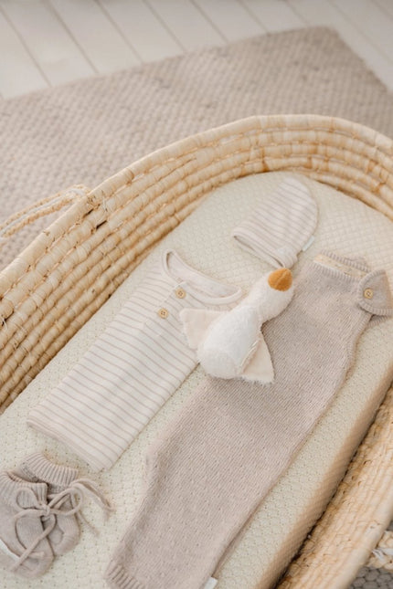 Little Dutch Babymutsje Soft Beige Stripe koop je bij Babywinkel