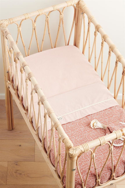 Noppies Wieglaken Tiny Dot Popeline 2 - Weg Misty Rose 80x100cm koop je bij Babywinkel
