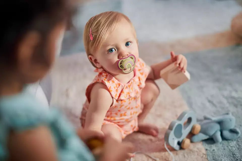 Philips Avent Fopspeen +0 Maanden Air Zon/Regenboog Girl koop je bij Babywinkel