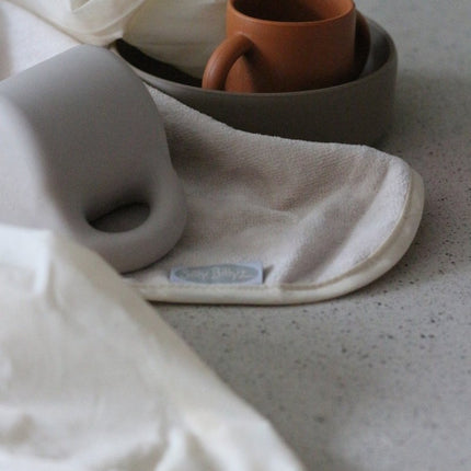 Silly Billyz Slabbetje Small Met Lange Mouwen White Sand koop je bij Babywinkel