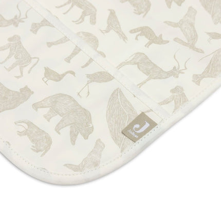 Jollein Slabbetje Waterproof Met Lange Mouwen Animals Olive Green koop je bij Babywinkel
