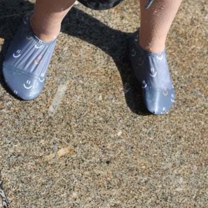 Slipstop Waterschoentjes Smiley Grey Boys koop je bij Babywinkel