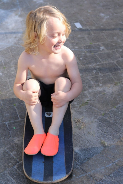 Slipstop Waterschoentjes Neon Orange koop je bij Babywinkel