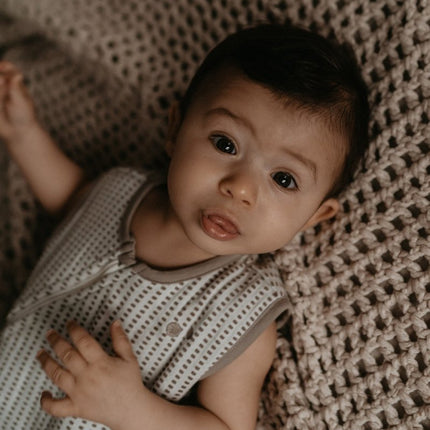 Snoozebaby Slaapzak Baby Mouwloos Warm Brown koop je bij Babywinkel